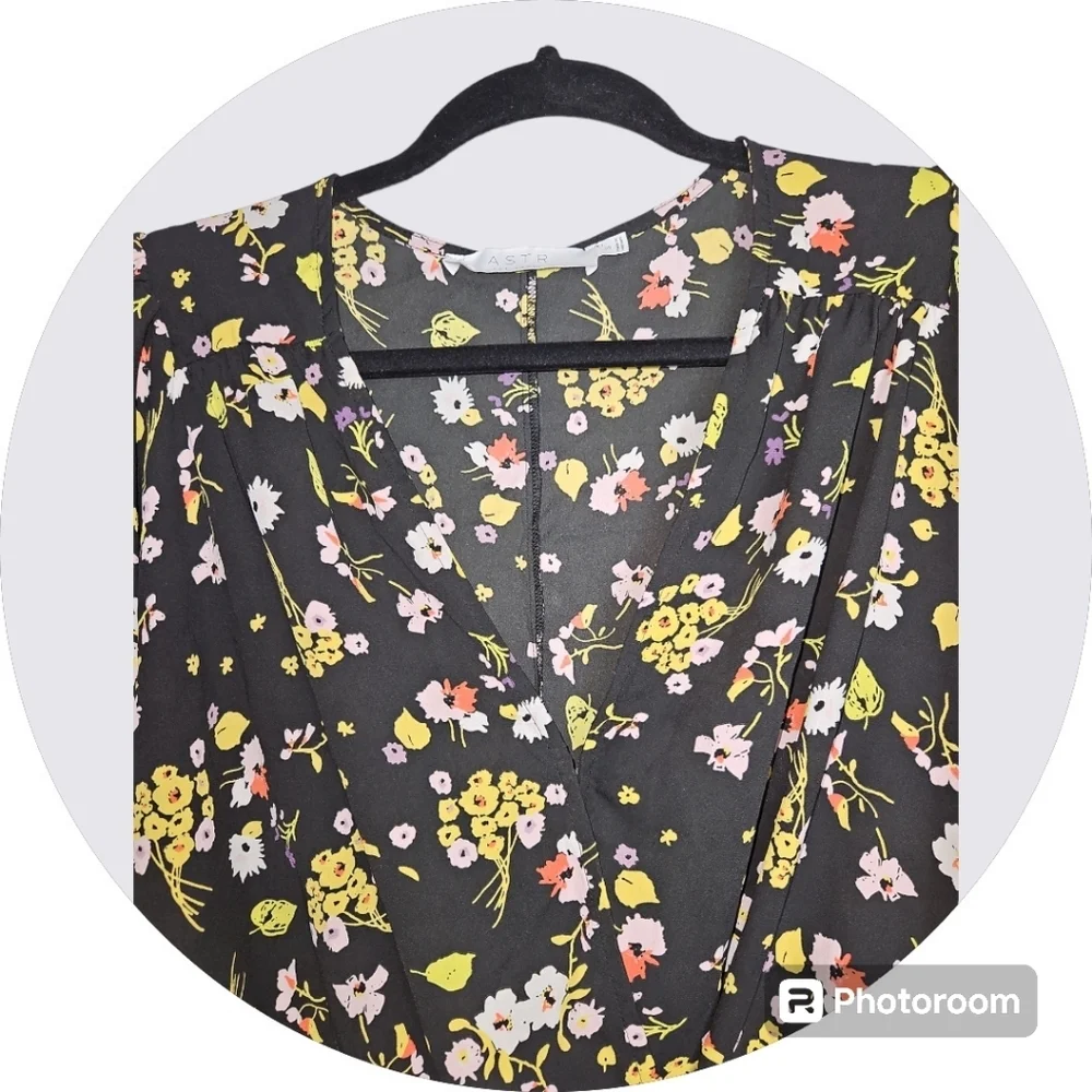 ASTR The Label Blouse Bodysuit Floral Size Small Black